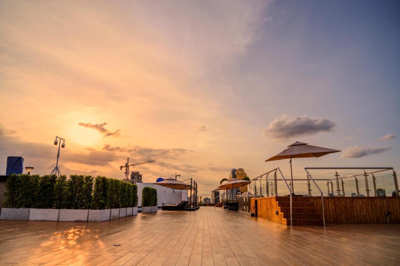 Ocean Hotel Phnom Penh Zewnętrze zdjęcie