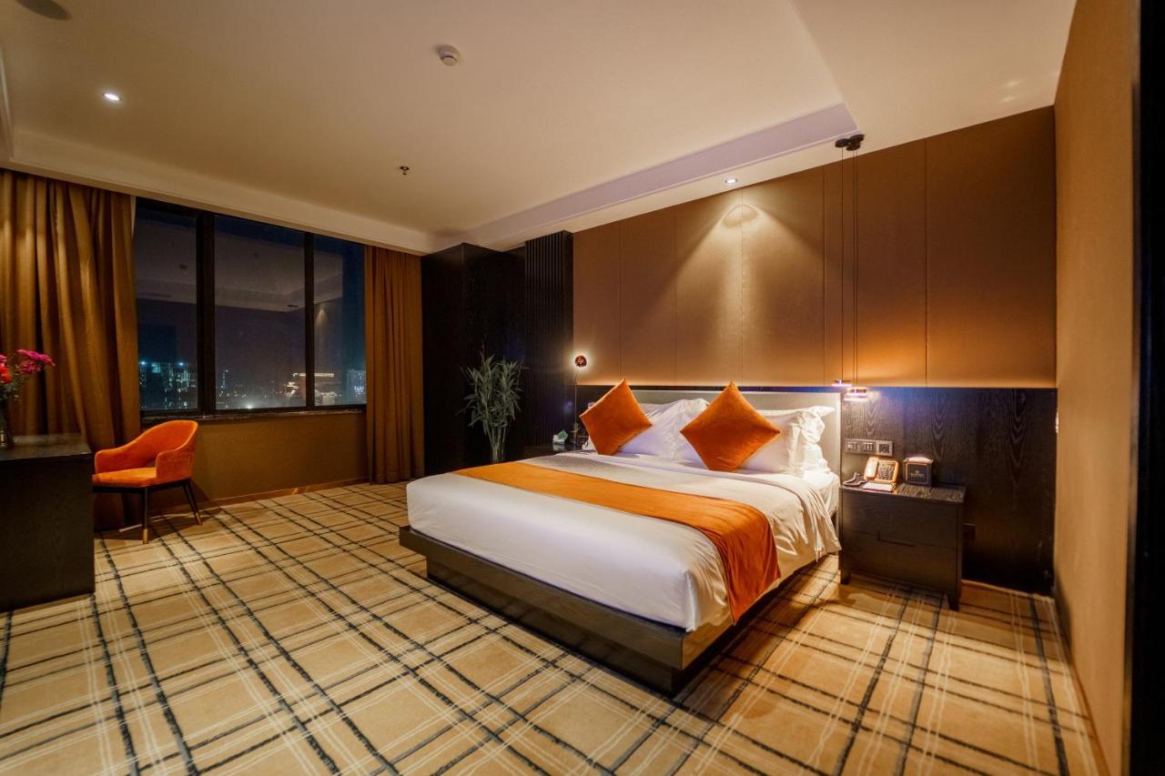Ocean Hotel Phnom Penh Zewnętrze zdjęcie