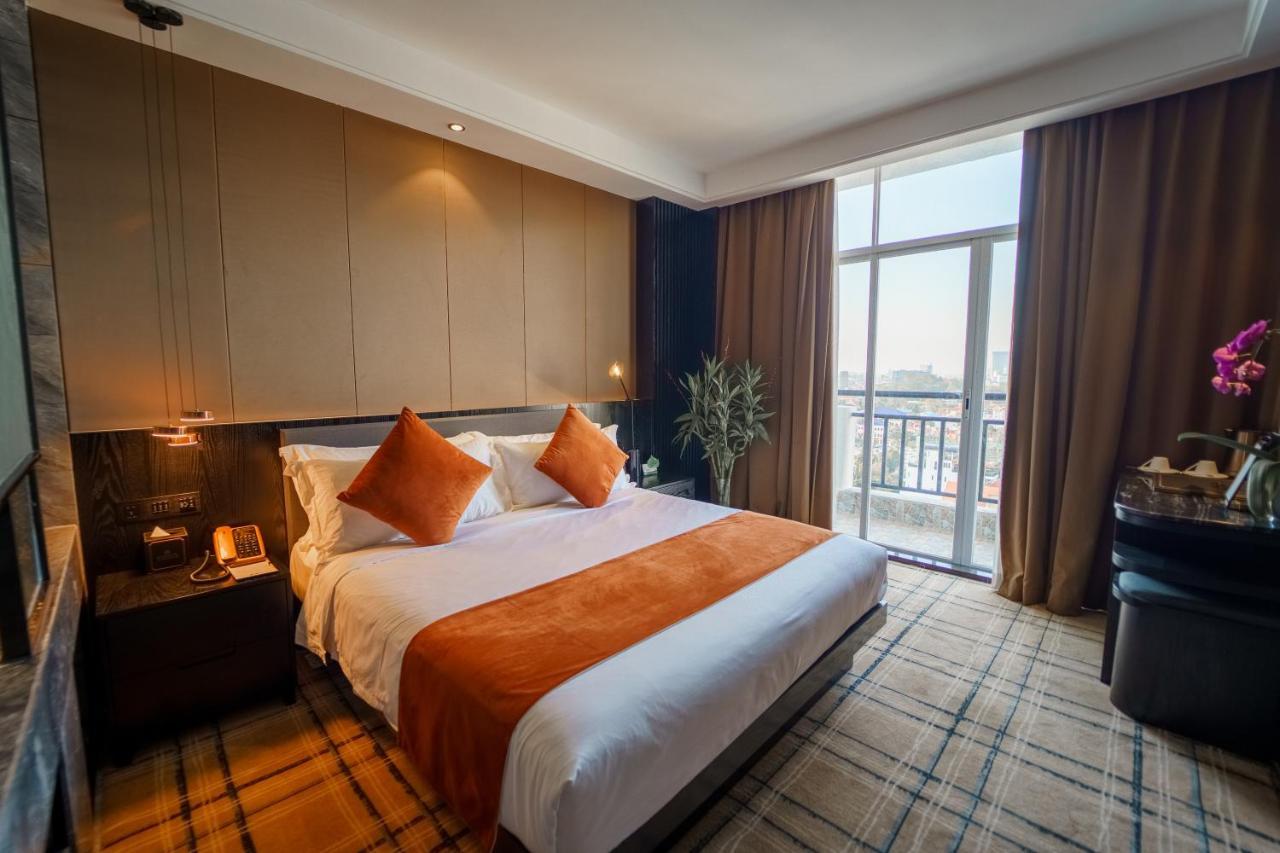 Ocean Hotel Phnom Penh Zewnętrze zdjęcie