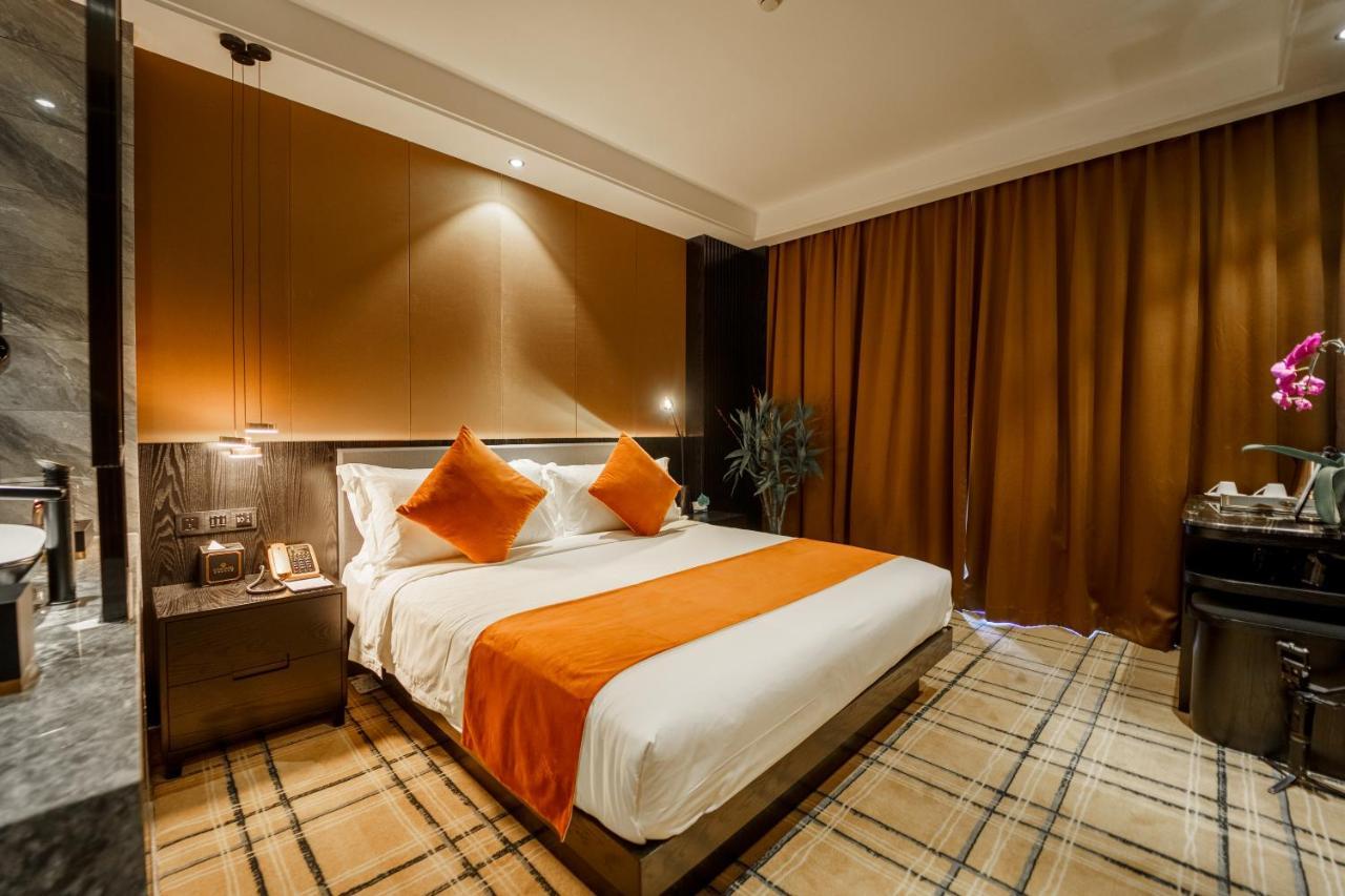 Ocean Hotel Phnom Penh Zewnętrze zdjęcie
